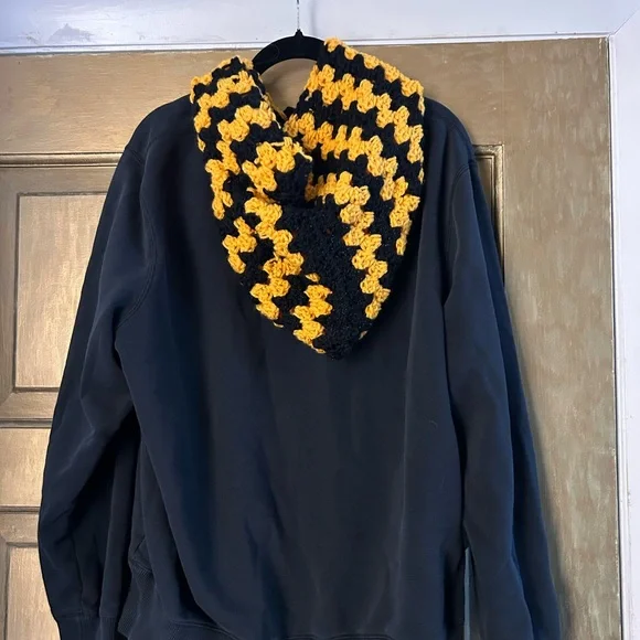 Iowa Hawkeyes Sweatshirt - Picture 2 of 5